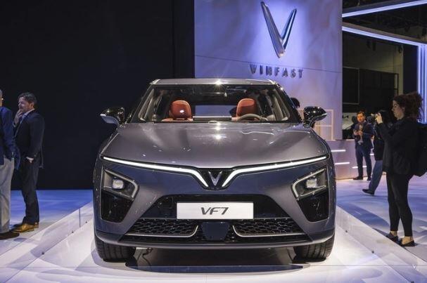 Xe điện VinFast VF 7 lộ diện, sắp đến tay khách hàng Việt