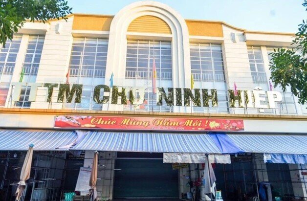 Hà Nội: Chợ đóng cửa vì mất điện, kinh doanh gặp khó khăn