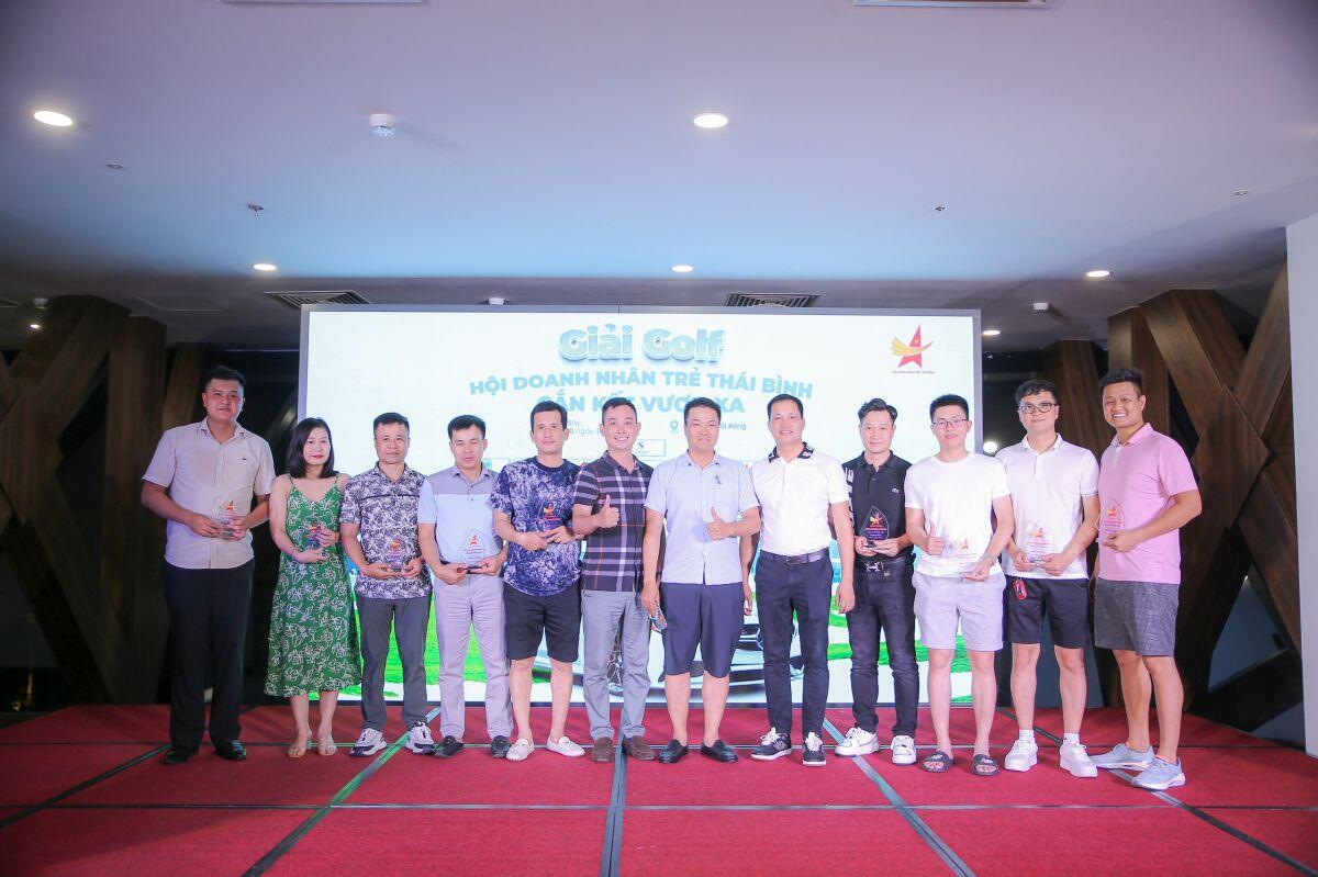 Golfer Trần Ngọc Ánh bất ngờ ghi Hole in one " thần thánh" tại Giải Golf Doanh nhân trẻ Thái Bình - Gắn kết vươn xa