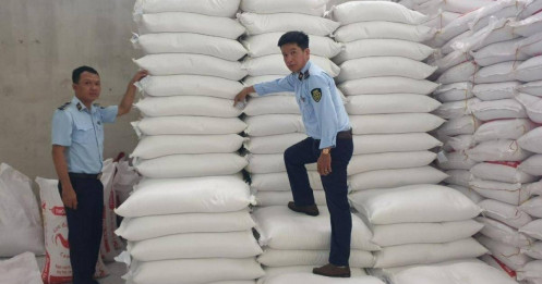 Tạm giữ 52 tấn gạo nhập khẩu không có nhãn phụ