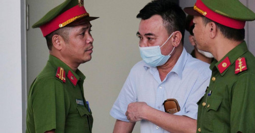 Cựu sếp Công an Hà Nội khai môi giới chạy án 2,6 triệu USD 'vì thương người'