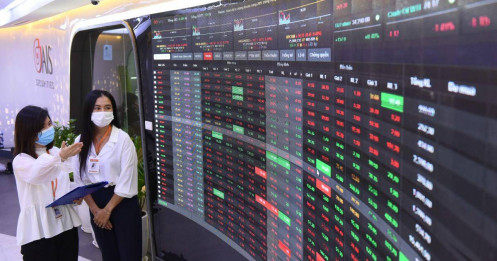 Cổ phiếu BĐS tăng phi mã, VN-Index tăng gần 4 điểm