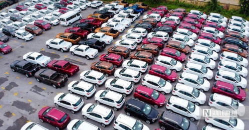 Dù đã giảm 50% lệ phí trước bạ, thị trường ô tô vẫn nhuốm màu xám xịt