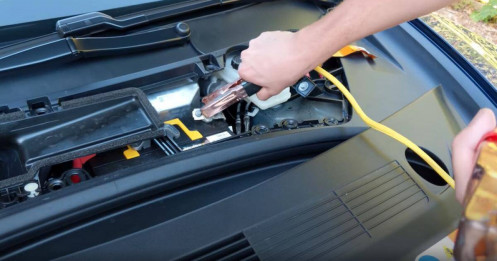 Vì sao xe điện không thoát được ắc quy 12 vôn dù mang khối pin 100kWh?