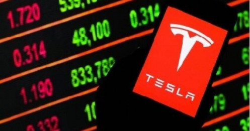 Ngân hàng UBS hạ xếp hạng cổ phiếu Tesla