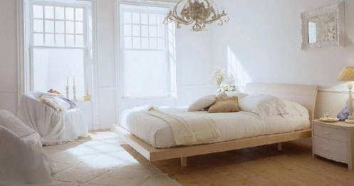 Phòng ngủ trắng với những thiết kế đơn giản nhưng hấp dẫn