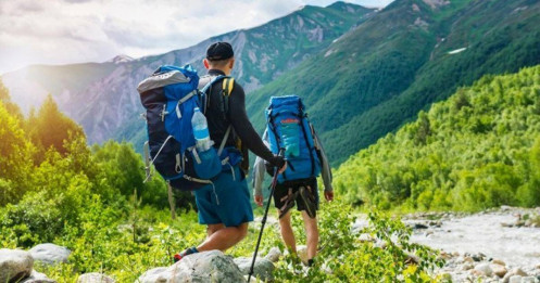 Cần mang theo những gì trong chuyến leo núi - trekking: đây là 8 món đồ bạn không thể thiếu!