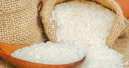 Giá gạo tăng nhanh, thương buôn thận trọng nhập hàng vì sợ lỗ