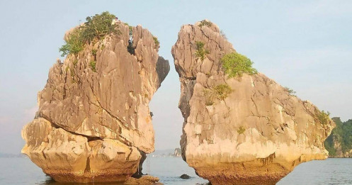 Không sớm bảo vệ, hòn Trống Mái 'có thể sập'