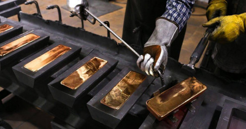 Sau 18 tháng chiến sự, Nga tái khởi động mua vàng và ngoại hối
