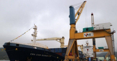 Tàu quốc tế mở tuyến, hàng container qua cảng Nghi Sơn tăng mạnh