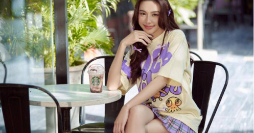 Hoa hậu Thùy Tiên trẻ trung, ngọt ngào trong BST áo phông của ECOCHIC