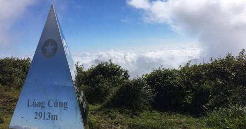 Ngắm mây trên đỉnh Lùng Cúng - một trong những đỉnh núi cao nhất Việt Nam