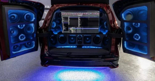 Toyota Sienna Remix Concept ra mắt với gian hàng DJ di động 60 chiếc loa
