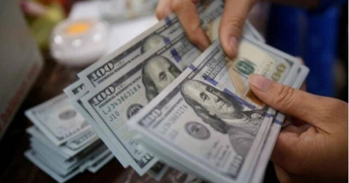 Vietcombank nâng giá USD lên mức 24.200 đồng