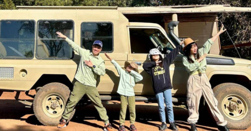 Gia đình Việt chi hơn 200 triệu đồng, lái xe ngắm thú hoang dọc Nam Phi