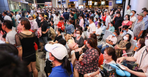 Thủ tướng: Sân bay Tân Sơn Nhất không theo kịp sự phát triển kinh tế