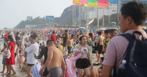 Bà Rịa - Vũng Tàu đón nửa triệu lượt khách, thu 300 tỷ đồng dịp lễ 2/9
