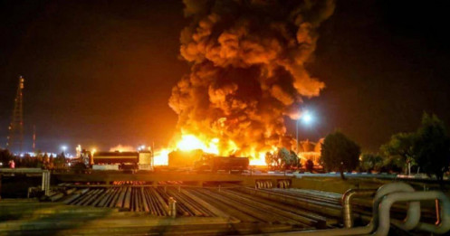 Nổ nhà máy lọc dầu lớn nhất Iran, giá dầu thế giới tăng vọt