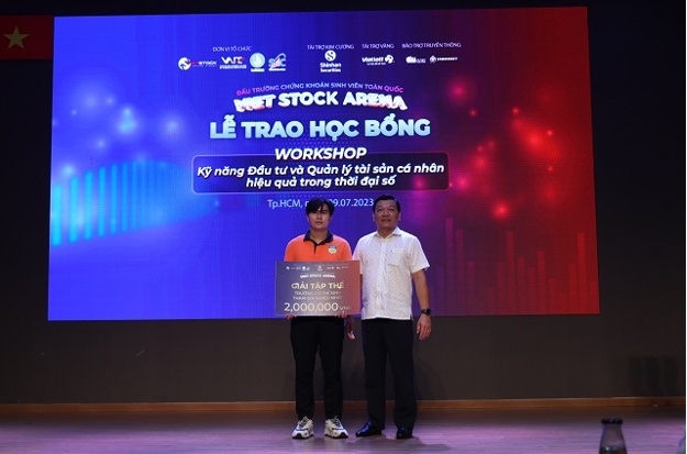 Vinh danh TOP 40 sinh viên xuất sắc tại Lễ trao học bổng cuộc thi Viet Stock Arena 2023