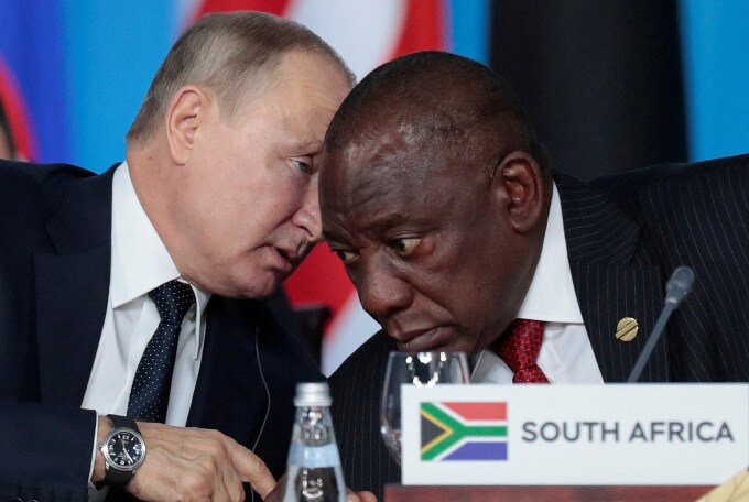 Nam Phi loay hoay tìm phương án xử lý lệnh bắt ông Putin