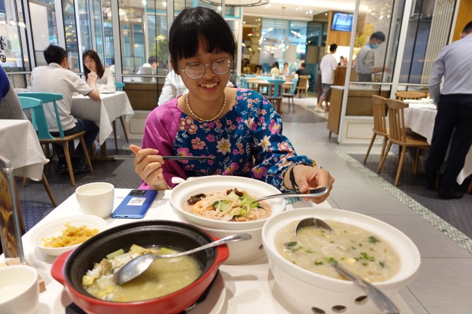 Khách Việt bất ngờ với nhà hàng sao Michelin ở Thượng Hải