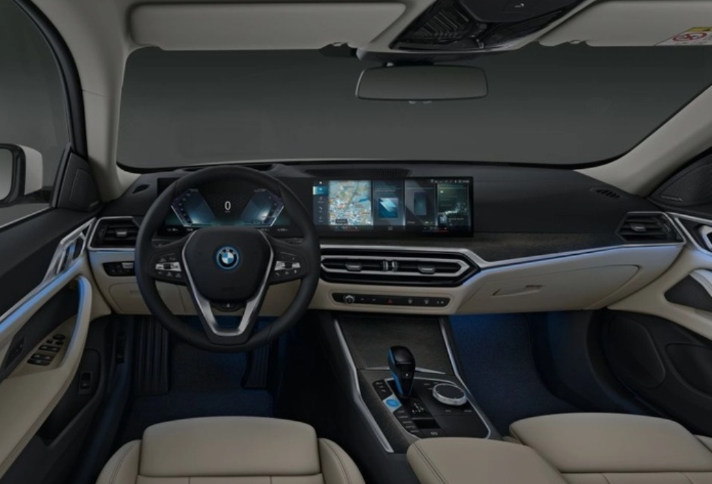 Ô tô điện hạng sang BMW iX3 và i4 ra mắt, giá bán từ 3,5 tỷ đồng