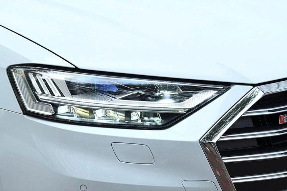 Audi S8 2021 mới chạy 2 năm, đại gia Việt 'bay' tới 7 tỷ đồng
