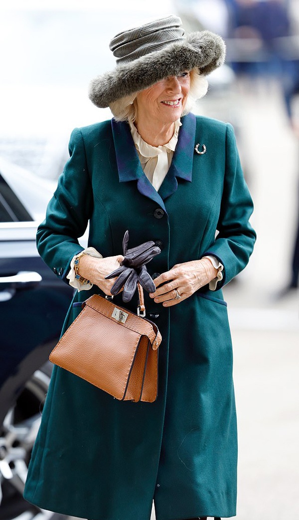 Bộ sưu tập túi hiệu của Hoàng hậu Camilla