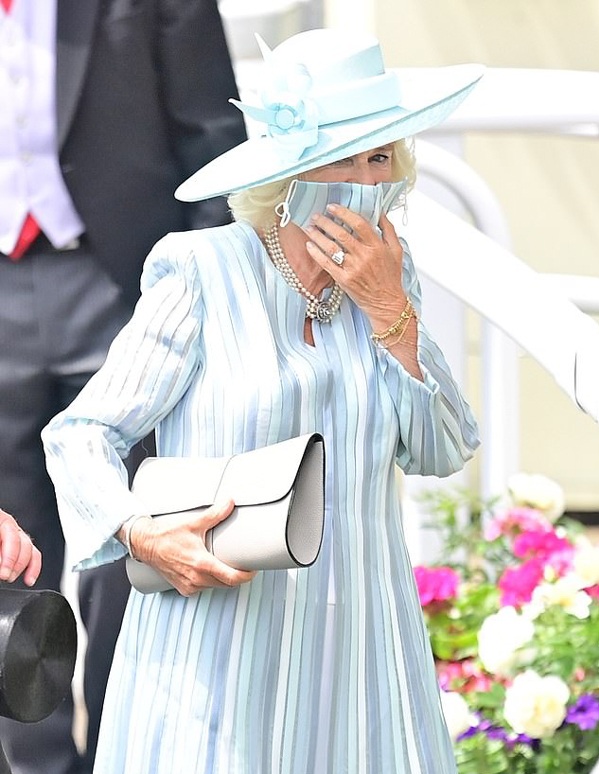 Bộ sưu tập túi hiệu của Hoàng hậu Camilla
