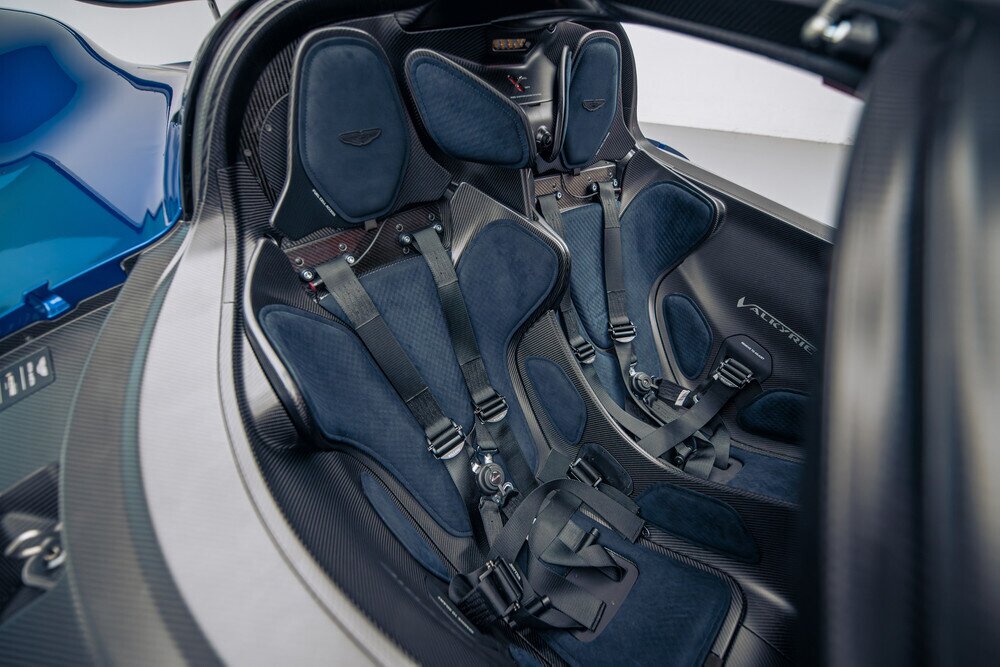 Ngắm siêu xe Aston Martin Valkyrie AMR Pro bản giới hạn giá 3,5 triệu USD