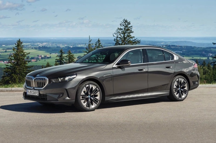 Xe sedan BMW mạnh 496 mã lực, tiêu thụ chỉ cần 1 lít xăng/100 km, giá hơn 1,6 tỷ đồng