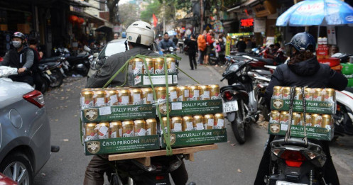 Bloomberg: Người Việt cắt giảm tiêu thụ bia, nhiều 'ông lớn' ngành bia thất thu