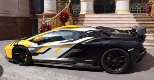 Hoàng Kim Khánh 'lột đồ' trị giá 1,5 tỷ của Lamborghini Aventador S