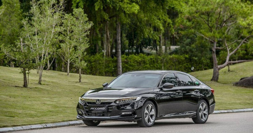 Honda Accord được giảm giá cực mạnh tới 250 triệu đồng