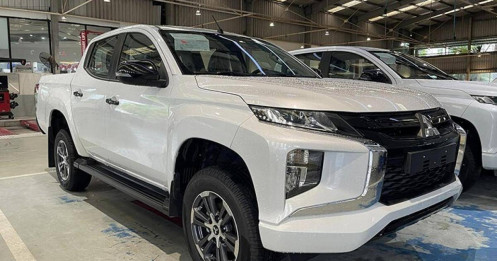 Mitsubishi Triton giảm giá "sập sàn" gần 200 triệu đồng tại đại lý