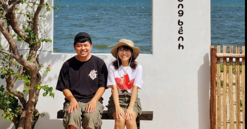 Cặp đôi TP.HCM bỏ việc về quê, xây quán cà phê 'bồng bềnh' ven biển Phan Thiết