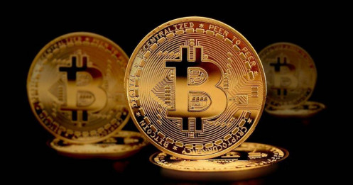 Bitcoin nhảy vọt lên 34.700 USD, mức cao nhất 1,5 năm