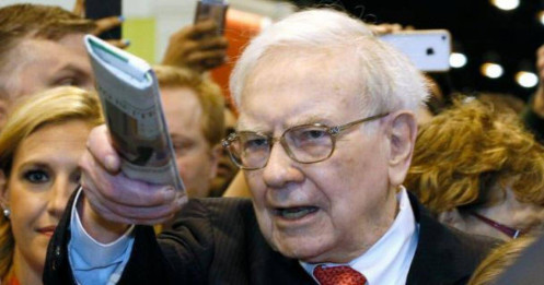 Warren Buffett đã kịp thời "xả" loạt cổ phiếu ngân hàng trước khi nhóm này lao dốc