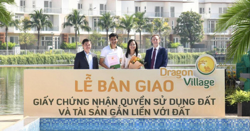 Trao sổ hồng cho cư dân Dragon Village và Dragon Parc, Phú Long khẳng định uy tín Nhà phát triển đô thị bền vững