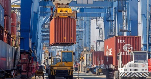 Xuất khẩu lấy lại “nhịp” tăng trưởng, thặng dư thương mại đạt trên 24 tỷ USD