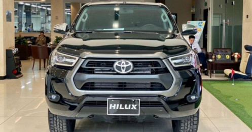 Toyota Hilux 2023 bản "full option" về Việt Nam: Giá gần 1,1 tỷ, thêm trang bị đấu Ranger Wildtrak
