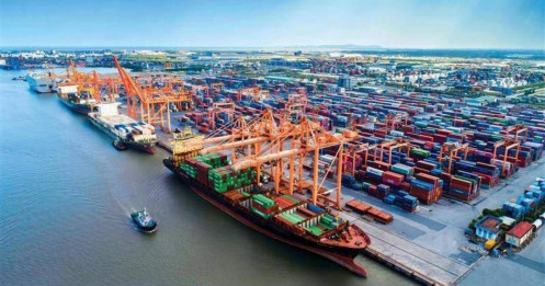 10 tháng đầu năm, khối lượng hàng hóa thông qua cảng biển tăng trở lại