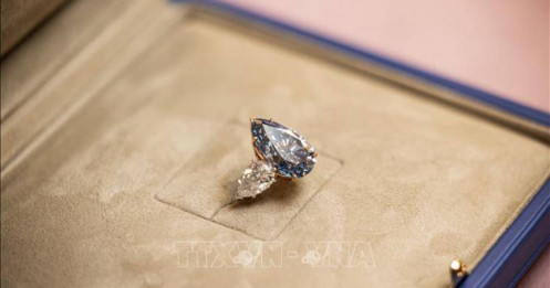 Viên kim cương xanh quý hiếm Bleu Royal được bán với giá hơn 40 triệu USD