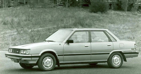 9 ảnh 9 thế hệ Toyota Camry: 43 năm tạo cơn sốt sedan bất chấp mọi xu hướng