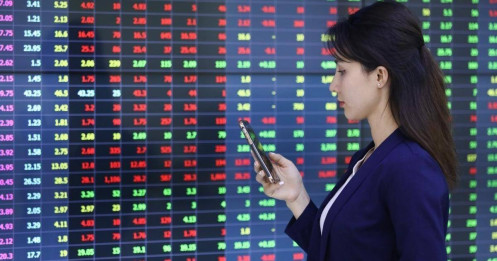 Thị trường chứng khoán Việt Nam khó vượt cận biên: Luật và lệ…
