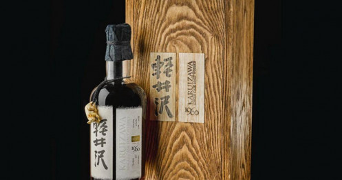 Chai rượu Whisky của Nhật Bản được bán với giá hơn 370.000 USD