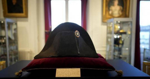 Chi gần 51 tỷ đồng để sở hữu chiếc mũ nỉ của Hoàng đế Napoleon