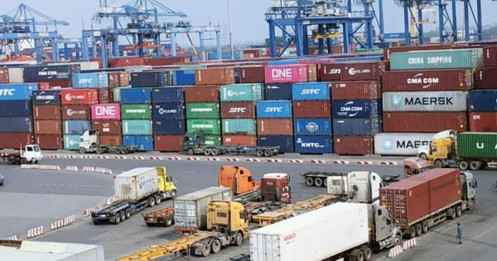 Kim ngạch xuất nhập khẩu gần chạm mốc 600 tỷ USD