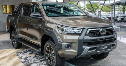 Toyota Hilux hybrid ra mắt, rộng cửa về Việt Nam